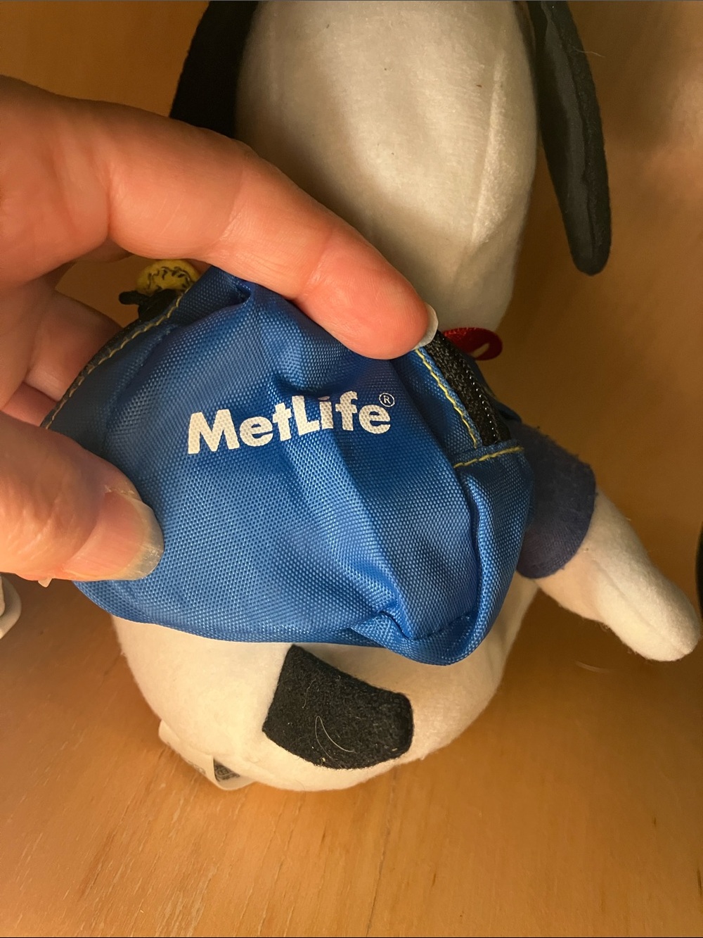 MetLife Promotional Beagle Scout Snoopy Plush with Working Backpack - Picture 9 of 10